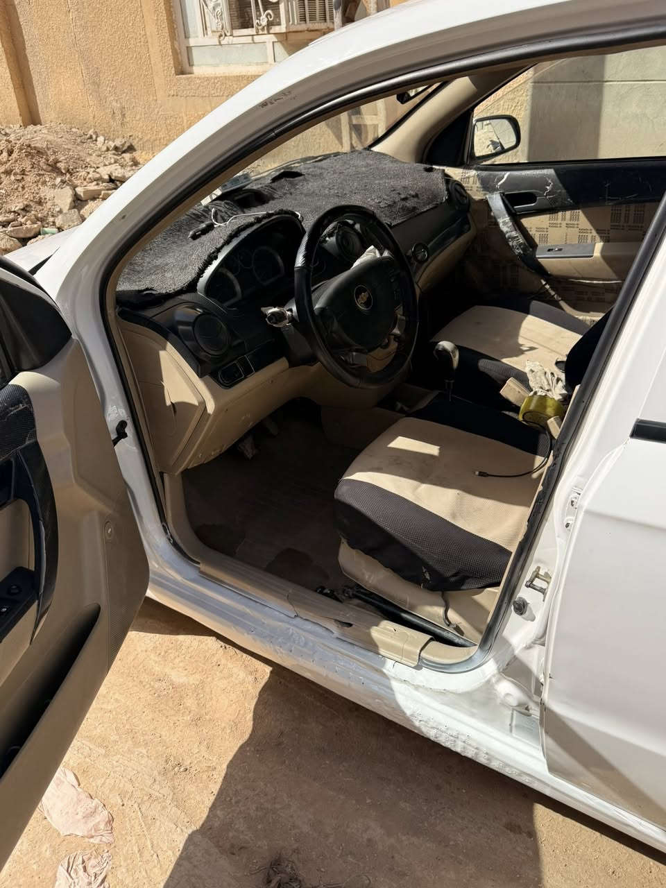 سلام عليكم من رخصت الادمن 
افيو موديل ٢٠١٦  سياره مثل ماوضح بالصوره سياره خير من الله بيها نوقصات بسيطه  بيها ٣  قطع  باب السايق والدوسه ماكملت تعميرها وجاملغ صدر  اثر حادث وجاملغ السايق بدلته لان رجع عليه ابو ستوته ودوساتها بيها طعجات مثل ماوضح بالصوره  
 سياره حداديتها زينه تايراتها جدد باتريها جديـٍْْNeWـٍْْد 
السياره ورثه احولك عادي او اسويلك وكاله جدا طبيعي  
سعرها ٦٣ وبيها مجال للطيبين 
للتواصل ***********
