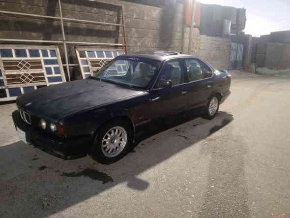 السلام عليكم
بي ام  موديل 1992

حجم525

محرك 525 مفتوح  لاتبخير ولا تنقيض 

رقم انبار 

فول اوتماتيك  

تبريد بلادي بس نقصه غاز 

فتحه بلقماره 

سنويه لحد 29

تخم تاير جديد 

باتري جديد 

صدر جديد 

كهربائيات كلها شغاله 

لاتبديل ولا ضربه 

بيها جراد قليل بلقماره والبنيد والصندوك 

السعر 35

مكاني الخالديه رقم الهاتف ***********
