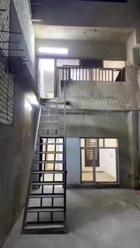 بيت للإيجار طابقين كما موضح لكم في الفيديو  الطابق الاول 450 والطابق ا...