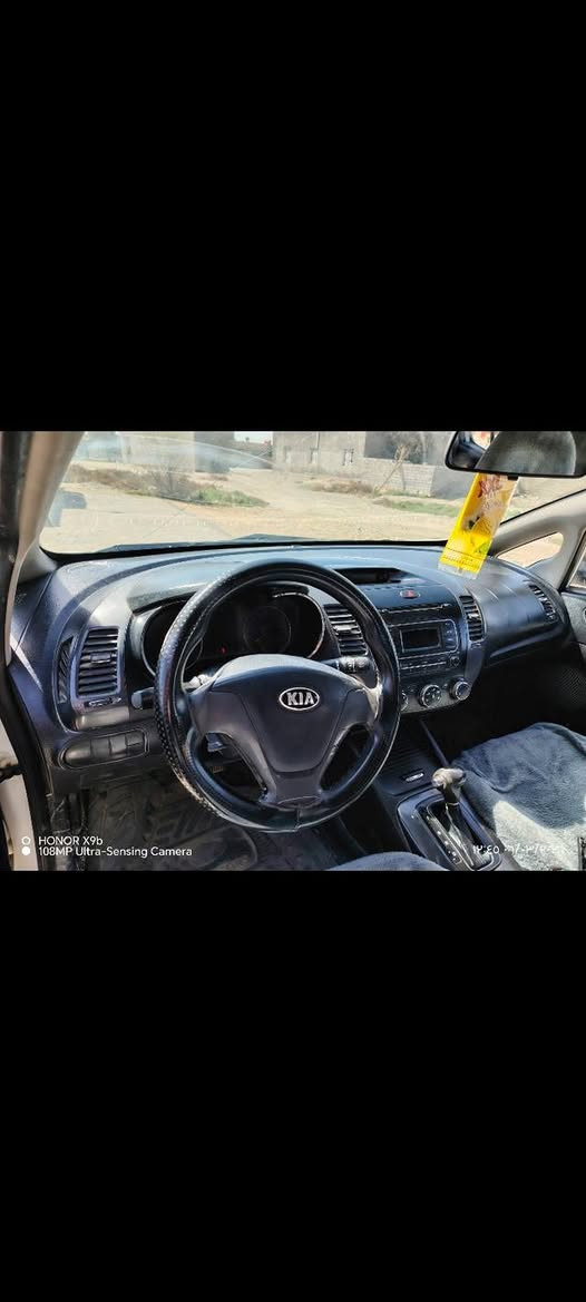 السلام عليكم.سيراتو 2014 بيه الباب السائق مبدل وصبغ الجاملغ الخلفي بأسمي مداور ثاني يوم مكينه بيه تنقيص قليل كير شرط 

مكان السياره السماوه الوركاء الكرامه 
لتواصل ***********
السعر 95
