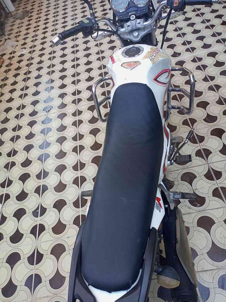سلام عليكم سنكي للبيع موديل 18 كوم حديد ب500وجوة ل 450مابيع ودراجة شؤفت لعين ***********

