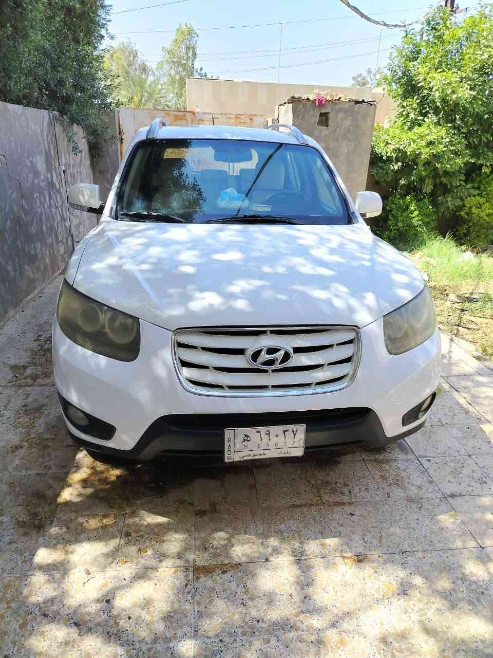 السلام عليكم 

من رخصة الادمن المحترم 

سنتافي للبيع موديل ١١ خليجي 
فول مواصفات واحد على واحد 
كفالة عامة شرط 
فتحة
  ٦ سلندر دوش
 فور ويل دفع رباعي ٧ راكب ٣ قطع تبريد 
رقم بغداد بأسمي مشروع وطني وين ما يعجبك تحول 
مري شفط + اشاره بالمري تحكم استيرن 
كير و محرك خير من الله 
السيارة خير من الله ادامة كاملة للسيارة تخم اطارات جدد 
جرس من تعبر ١٢٠ 
سنوية لحد ٢٠٢٧ 

ب١٤٠ وبيها مجال ان شاءالله عنواني بغداد _ التاجي ام الجدايل 
***********

