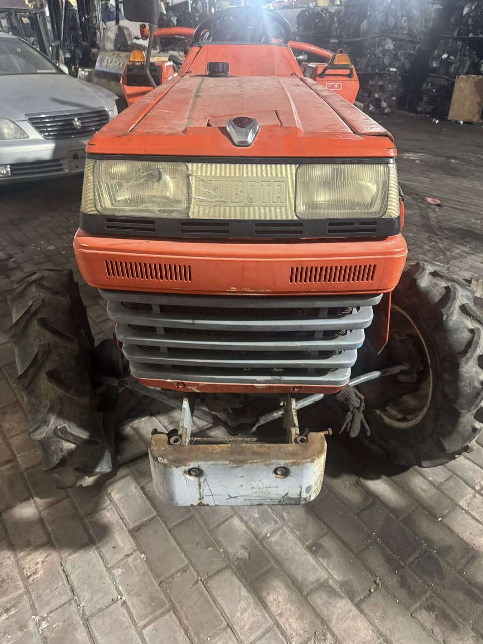 سلام عليكم 
الهم صلي على محمد وآل محمد 
كابوته حجم 25.5L1
جديده حاويه ممشتغله بالعراق
3سلندر فورويل 
مع الرفاس كامله 
مكانه النجف الأشرف شارع المطار 
الاستفسار :
***********
