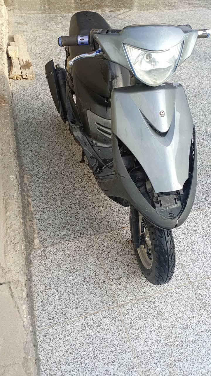 سلام عليكم . دراجه ماكس عدله حربيه غراضه بل كامل موجوده شرط نكره سلف و هندر دراجه جديده وما عوزه شي كهربائيات شغاله بل كامل مكينه مفتوحه و ناعمه و حلوه و سعر مناسب مكان ناصريه سوك شيوخ الرقم ‏‪***********‬‏
