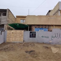 يوجد بيت للبيع مساحه 100-10×10  قاطين  يحتوي القاط الاول على استقبال و...