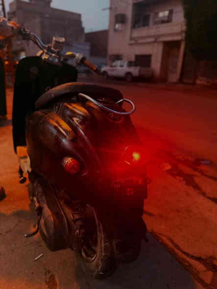 للبيع دراجة عبد الحليم 60 تشتغل سلف و هندر 
نكره هندر كهربائيات كلها شغاله اشاير لايت امامي بگلايت كله شغال مكينة ناعمة الدراجة نظيفه بس نقصهة كفرات لان صبغهة جارد رايدها ب150 قفل مكاني بغداد جديده متواجد واتساب *********** بغداد
