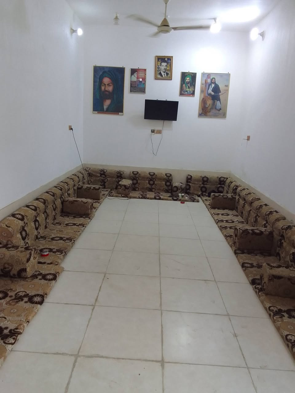 السلام عليكم 
دار للبيع 200متر بالسكان الصناعي حي المهندسين على شارع 13متر نوع العقار طابو صرف رقم العقار 2803 تاريخ البناء 2024 ملاحظه كافت الخدمات من ماء ومجاري وكهرباء قريب على المدارس الصينيه روضه اطفال تفاصيل البناء طابقين كونكريت بناء حديث الطابق الاول ثلاث غرف وصاله ومطبخ وحمام واستقبال الطابق الثاني ثلاث غرف وصاله وحمام ملاحظه بسمي العقار ***********
