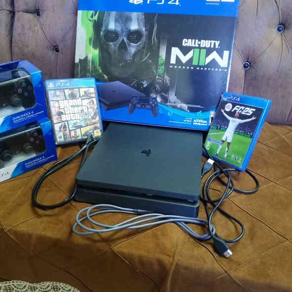 سلام عليكم بلي4 للبيع جديد كامل مكمل السعر 250 و التواصل ***********
