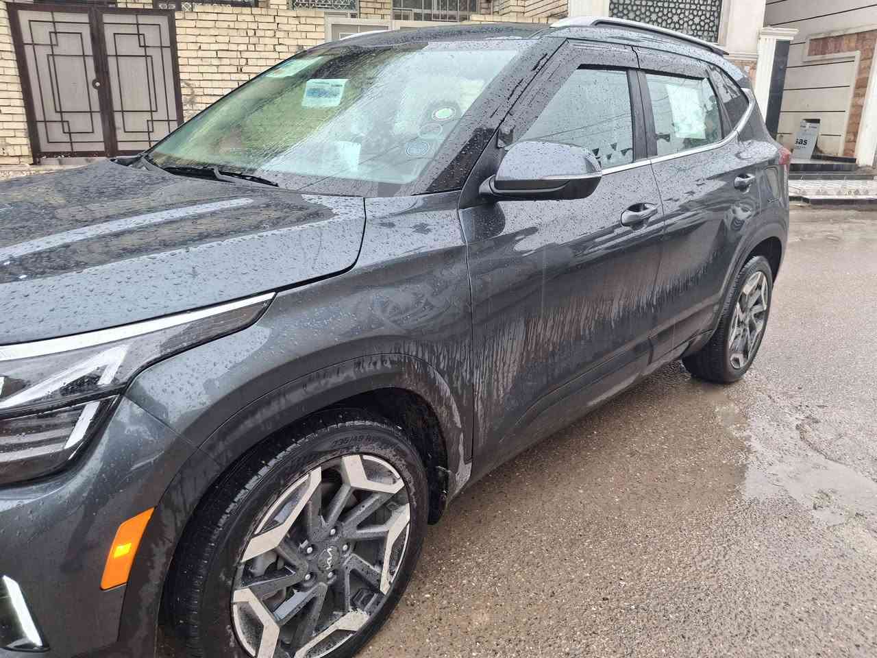 السلام عليكم سلتوز موديل ٢٤ جاملغ ايسر بارد فقط بدون دواخل  فول مواصفات  بصمة وشاشة وفتحة وجنطة كهرباء كشنات جلد حار بار فور ويل كشنات خلفية تدتفة اشاير بل مري تاتو شو ويلكاب  ماشية ١٨ الف مرقم بغداد بسمي سعر ١٧٧ وبيها مجال عنوان بغداد حي جهاد رقم *********** اسد المحمداوي
