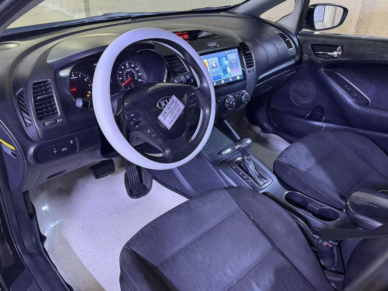 سلام عليكم للبيع كيا فورتي موديل 2016  سياره جاهز من كل النواحي حادثها جاملغ  امامي وبيها طخات بسيطة سياره بأسمي 
للاستفسار ***********
