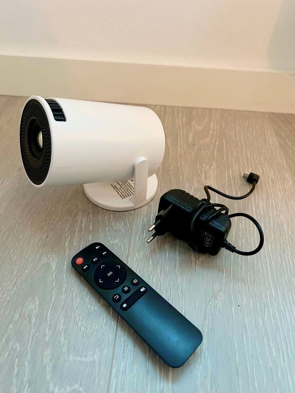 داتاشوب عرض البيانات LED YK200
عندي اخر قطعتين ع اول تم ب العافيه 
السعر ٢٠ آلاف 

حجز والاستفسار واتساب 
***********📱
يوجد خدمة توصيل 🚕 
محافظات 5الاف 
بابل المسيب 3 آلاف 
المسيب حي العسكري 🏍️ مجاني
