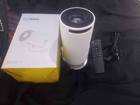 لسلام عليكم ورحمة الله وبركاته 
داتا شو 
الأصلي 
ينربط على الموبايل واي برنامج تدخله من خلال الموبايل يعرضه الك الداتا شو 
الوضوح جدا عالي
شرط الفحص 
السعر خاص او من خلال الرقم 
***********
