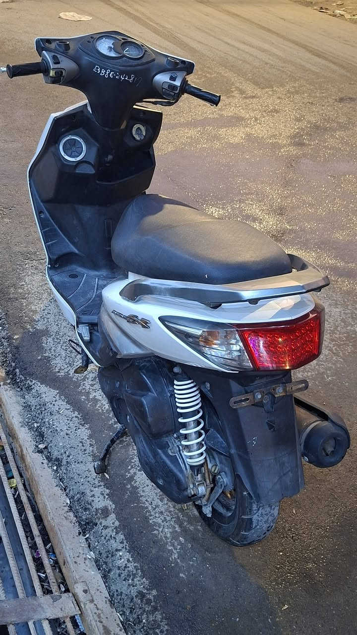 دراجه سكنس فحل للبيع  🛵
دراجه شلعه معدل كهربائيات كلهه شغاله دراجه جديده تايرات جديد  بلادية أي نقص مابيهة دهن جديد تايرات جدد 
الناصريه قضاء الفجر ***********
