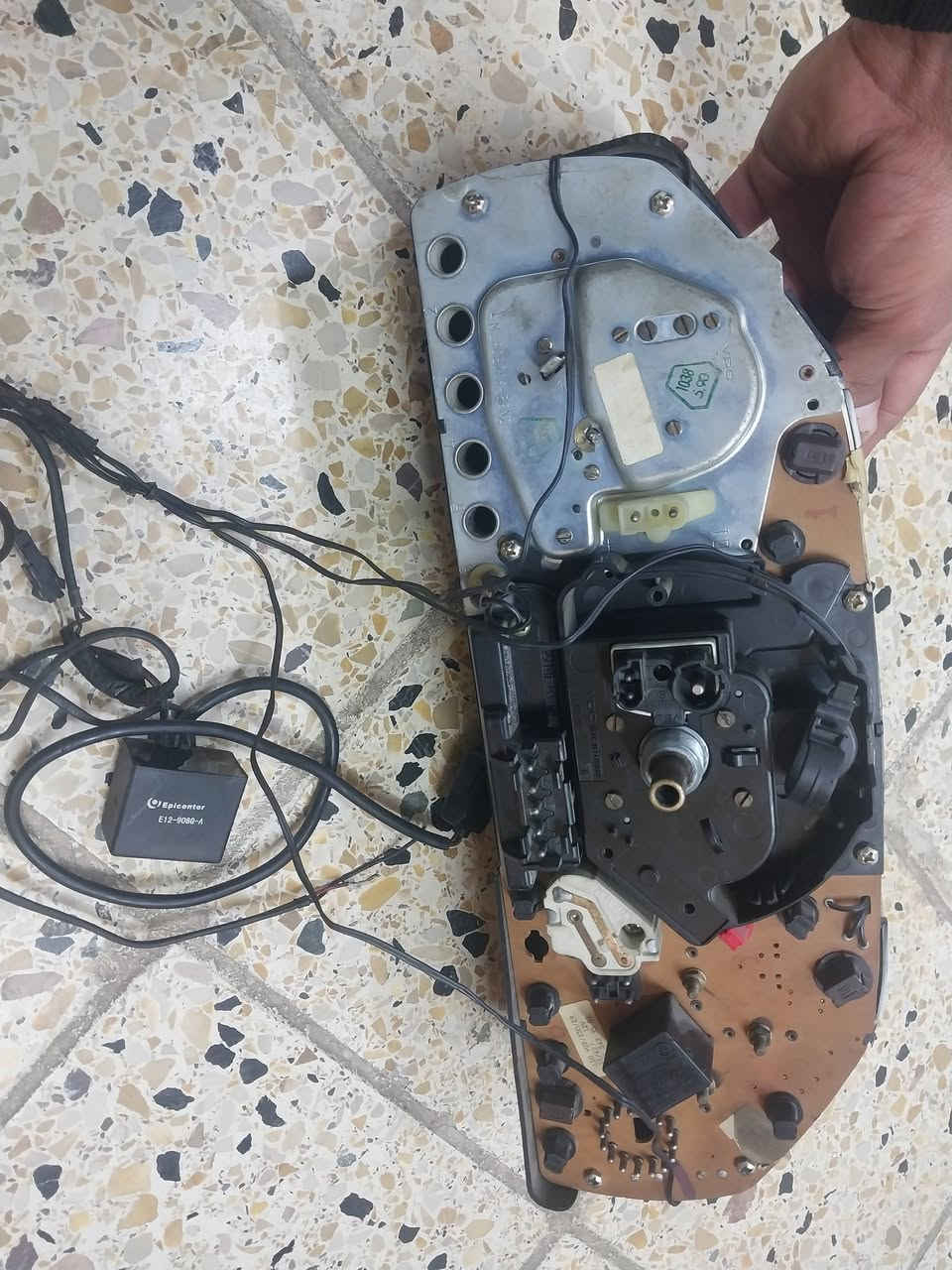 سلام عليكم كيجات مال دب سرعه ٢٦٠ مال محرك خراطيم ٣٢٠ ماشي ١٣٨ حقيقي شرط الشغل بيه منظو لونين ازرق واخضر موجود الفديو ماكو هيج شي عد هل الأدوات مكانه بغداد السعر ١٥٠ دولار 
***********
