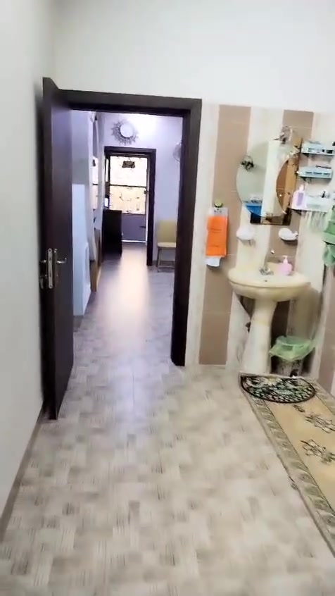 السلام. عليكم اعلان جديد ،🏘️🏘️ 
دار 125م طابق واحد للبيع 
يتكون  استقبال مطبخ 1غرفه نوم
ط الثاني  نفس الخريطه
الموقع حي الواسطي قرب جامع المؤمن 
كما موضح بالفديو ادناه 
السعر 105مليون وبي مجال
للمزيد من المعلومات الاتصال والاستفسار بالارقام
☎️***********  ابو محمد 
☎️*********** ابو علي 
او مراجعه مكتب زهرة الخليج حي الواسطي مقابل شقق الغاز السادين القديم عيادة دكتوره سلوى البياتي وصيدلية صوفيانستقبل جميع عروض البيع والشراء وتأجر العقارات والمحلات.تحياتنا لجميع الزبائن االكرام.
