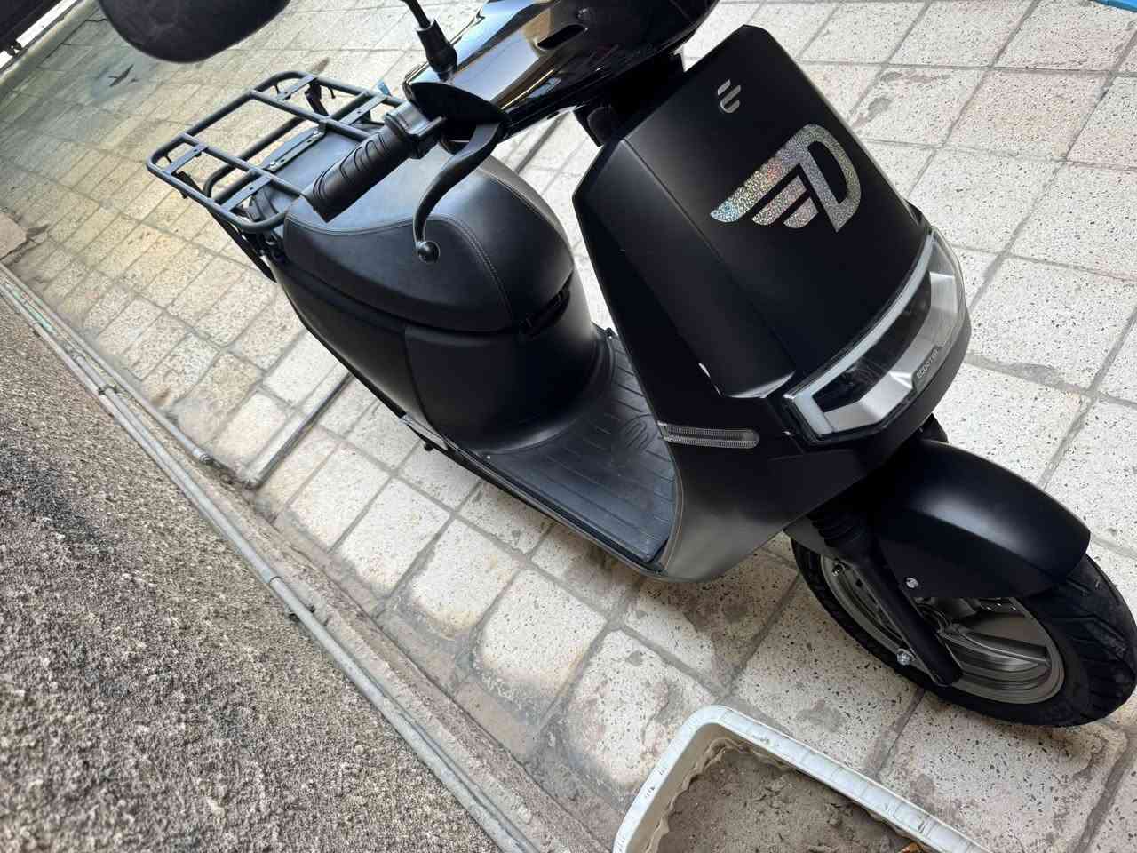 السلام عليكم دراجه شحن كوريه كوريه مو صينيه لا ملف كلجات وقايش مثل الدراجه البانزين بطاريه ليثيوم تايرات جوبلس نضام بك سمارت سبورت وهسة الدراجه قايشهة مكطوع يرادلهة قايش ب 35 الف سعر الدراجه 950 وبيهة مجال مكان بغداد المشتل ***********
