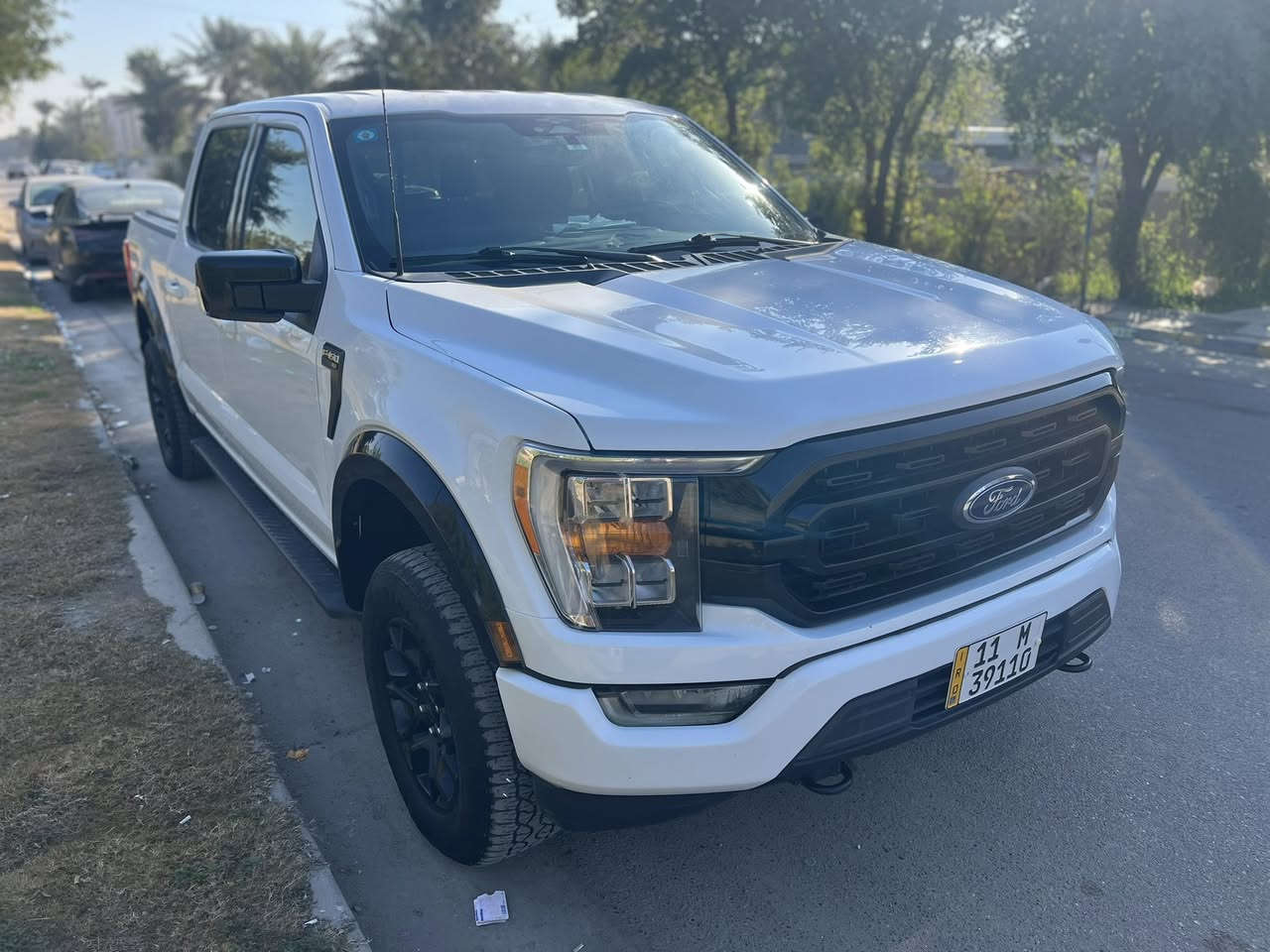 للبيع 
فورد F150 
موديل ٢٠٢٣
فئه xlt sport 
محرك ٨ سلندر ٥٠٠٠ تنفس طبيعي 
وارد امريكي صبغ دعاميات فقط وبدون ايرباك وموضحه صور الحادث
ماشيه ٤٤٠٠٠ مايل 
شاشه كبيره  
 كير طرح وباقي مواصفاته العاديه
اناره محيطيه واناره خلفيه
معلايه من كدام وضايفلها سبيسرات
وضايفلها نفخات جاملغ اصليات
لون ابيض داخل اسود 
السياره اني مستوردها من امريكا وباسمي 
السياره جاهزه ومابيها اي مشكله
رقم بغداد تحويل مباشر 
السعر 325 ورقه يعني 32500 دولار بيها ومجال بسيط للمشتري 
مكانها بغداد حي العدل
للاستفسار: ***********
