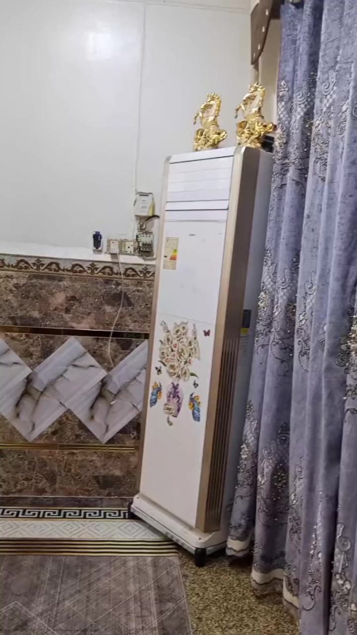 بيت للبيع في لكشاشيه قرب ملعب شعله قاط ونص القاط الثاني يحتوي ع غرفتين وصحيات واي استفسار اتصل ***********
