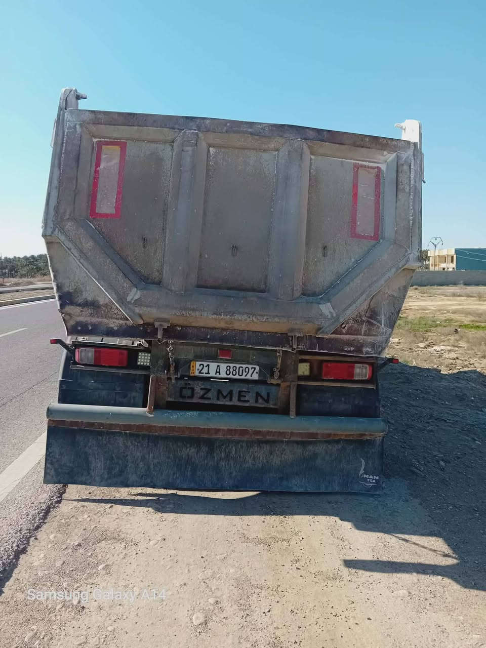 سلام وعليكم مان ٢٠٠٤ نساف مكينه ٤١٠ اوتماتيك بودي اوزمن سنويه ورقم جديد للبيع  سياره جاهزه ***********
