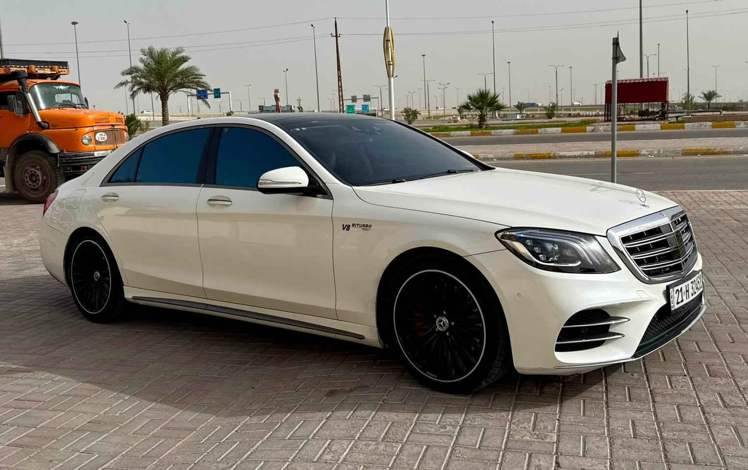 مرسيدس 560s 2014 محدث 2020 كت AMG
محرك V8 توين توربو
المواصفات :
. جكات 
. ابواب شفط
. باب طويل
. داخل جلد لون بيجي
. سقف شاموا
. بردة خلفية
. بانوراما
. رادارات امامي
. نقط عمياء
. جنطة كهرباء مستشعر ذكي
. انارة داخلية متغيرة
. سماعات برومستر
. كشنات خزن 
. لايتات داينمك
. انظمة قيادة متعددة
. جهاز تعطير بالجگمجة 
. جهاز CD بالصندوق
وباقي مواصفات المرسيدس معروفة 
كير ومحرك بلادي بدون خلل بدون مسج بدون مصرف
تخم تايرات جديد ادامة قبل فترة سويتلها 
مشاية 87mi الف
السيارة ضمان دولي
ارقام السيارة سليمانية بأسمي تحويل مباشر
بيها الجاملغ الخلفي كلير  فقط من اجتي من بره 
سعر 358 $ سعرها كلش مناسب وبيها مجال للشراي 
مكانها الفلوجة او المنصور 
للاستفسار : *********** واتساب واتصال
*********** اتصال
