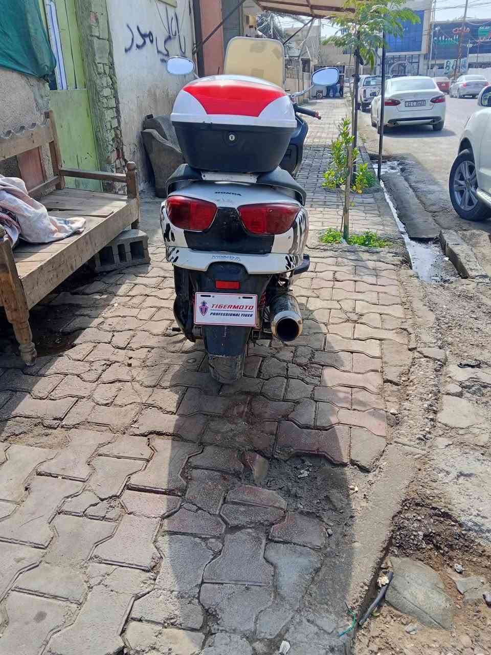 سلام وعليكم اخوان هاي 0.8خيرمن الله كامله مكمله اي نقص مابيها بس طوافه مال بانزين دراجه حلوه بس هناماكو واحد يعرف بيهن يمنه دراجه بس عله ستولي دخان قليل سعر 600وبيها مجال مكاني شهربان ***********
