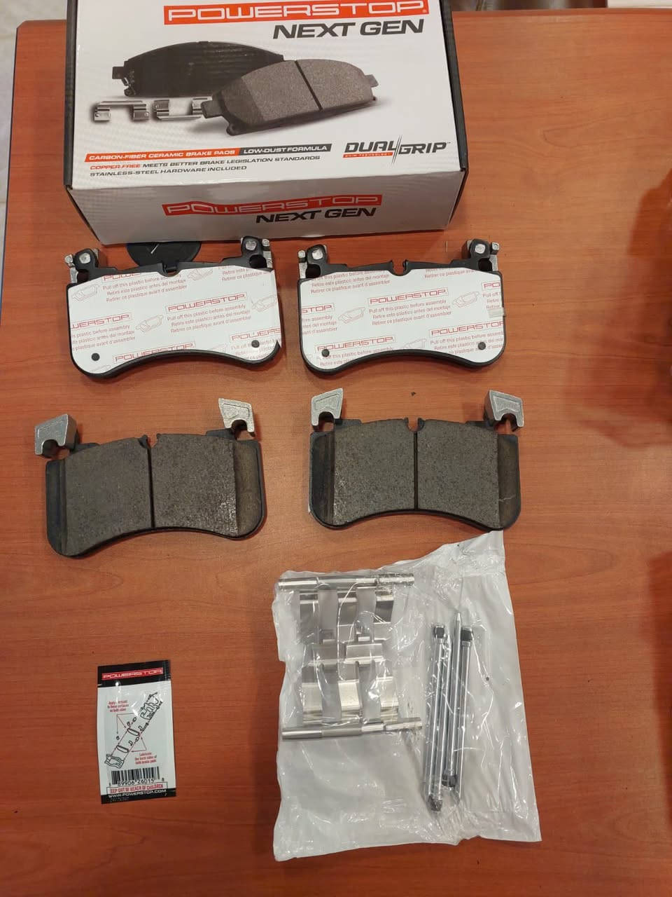 سلام عليكم اخوان دسكات من شركة بور ستوب الامريكيه متوفر لجميع انواع السيارات وبأسعار مناسبه جدا مع ضمان حقيقي 50 الف كيلو اضمنه من الصوت والغبار الاسود تجي وياه كافة ملحقات الدسك يتوفر توصيل كافة محافظات العراق 
للتواصل:*********** محمد البياتي
