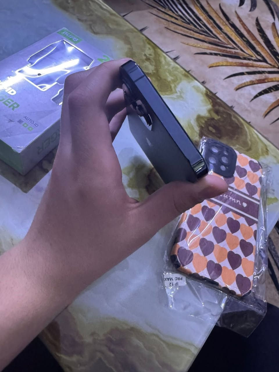 السلام عليكم اخوان عندي ايفون 12 برو ماكس كلش نضيف نضافة لا يعلا عليها او بل حقيقة بعد احلة كلشي ما بي ذاكرة 256  او ال بطارية 75 بلاددددددً. ما تصرف شحن نموذج m شاصي كلش نضيف الجهاز كلة شغال صوت صورة فيس إيدي كامرة رجاج فلاش كلة شغال مبدل فقط شاشة اصلية سعررررررررر 350 فقط سعر جداً مناسب مكاني بغداد الرصافة 
رقم *********** او بي واتساب هم خابرني او تدلل
