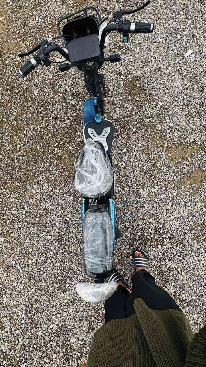 بايسكل شحن للبيع
موديل 2024 
شاشه بلوتوث
النضافه مثل ضاهره بالصور
بطارايته نص عمر
يرادله ترتيبات قليله 
مكاني دور الزراعه مدخل الجوال
سعر ١٥٠ وبي مجال بسيط للطيبين 🤍. 
رقمي :***********
