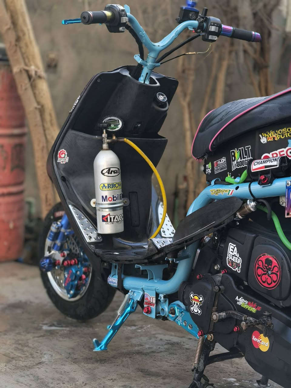 السلام عليكم
ماكس عدلة بوشة 55
دراجة صافيه وفول تزويد 
كلشي بيها بالباكيت ورياضي 
دراجة مال جناي متعوب عليها 
السعر 800 وبيها مجال 
*********** مكاني نجف
