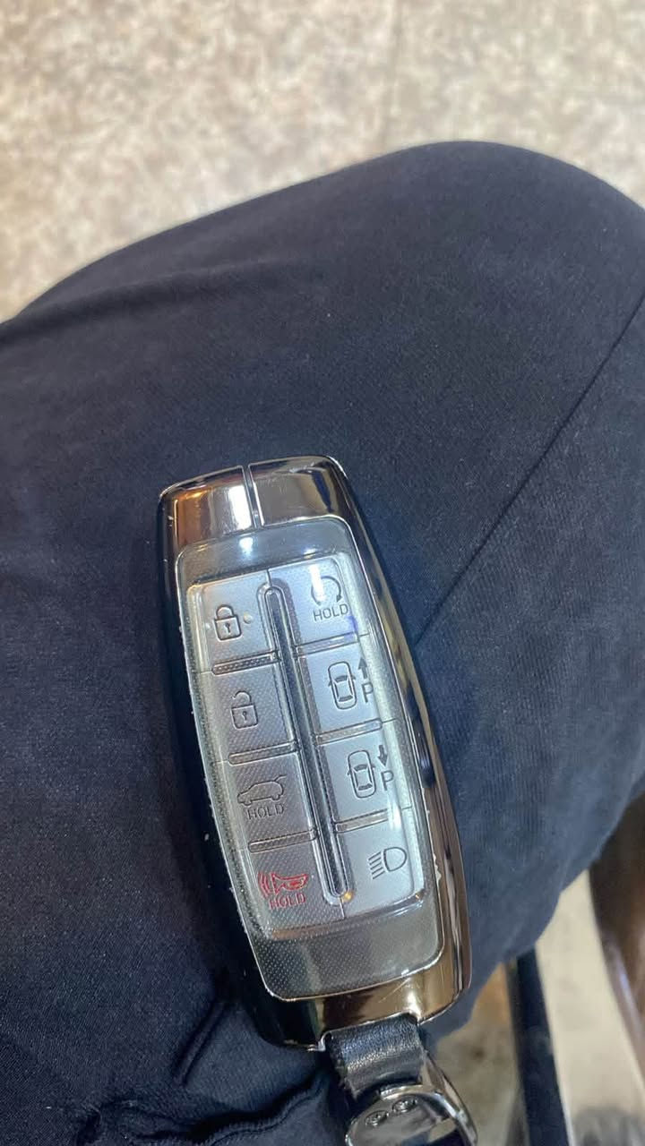 ✨ السلام عليكم ورحمة الله وبركاته ✨
👑 GENESIS GV70 2023 👑

امراوس حسب القناعة 7راكب او بيع و بسعر مغري $

عنوان الفخامة… والقوة… والتكنولوجيا.

إذا تبحث عن سيارة تختلف عن الجميع، فهذه هي اختيارك.

GENESIS GV70 بمواصفات نادرة جداً تجعلها تنافس أعلى الفئات، مع تصميم راقٍ وهيبة على الطريق.

━━━━━━━━━━━━━━━━━━

🔥 أبرز المواصفات:

✅ داخلية جلد جكليتي فاخر

 ✅سستم سمعات عالمي و مميز

✅ مقاعد كهربائية مع التدفئة والتبريد

✅ سقف بانوراما

✅مراية وسطية و جانبية تعتيم ذاتي

✅  مري جانبية شفط مع هيتر 

✅استيرن هيتر 

✅ شاشة كبيرة عالية الدقة

✅ نظام قيادة ذاتية (Self Driving)

✅ نظام الاصطفاف الذكي Auto Park

✅ كاميرات 360° + كاميرا 3D

✅ رادارات 360°

✅ نظام Auto Hold

✅ محرك 2500 Turbo اقتصادي وقوي

✅ كير إلكتروني (Mouse Gear) بـ 8 سرعات

✅ تحكم كامل بالشاشة عبر الكريستالة الفاخرة

✅ إضاءة داخلية Ambient Light

✅ باب صندوق كهربائي

✅ مقاعد Memory لحفظ الوضعيات

✅ تشغيل السيارة بالبصمة + 5 بصمات

✅ تقديم وترجيع السيارة بالبصمة

✅ نظام ترحيب عند الدخول

✅ مرايا شفط

✅ جنوط أصلية قياس 19 إنج

✅ مصابيح LED أمامية وخلفية مع عدسات

━━━━━━━━━━━━━━━━━━

📋 معلومات السيارة:

🔹 رقم بغداد

🔹 تحويل ثاني يوم

🔹 محرك وكير بكفالة

🔧 تفاصيل الحادث بكل شفافية:

بنيد وبداية الجاملغات

تم تبديل البنيد والدعامية اصلي نفس اللون بدون صبغ

وتم صبغ خشم الجاملغات فقط ٤ اصابع فقط

✅ الدشبورد طافي بالكامل

✅ لا توجد أي علامة أو ملاحظات

━━━━━━━━━━━━━━━━━━

⭐ ملاحظة مهمة:

هذه السيارة تعتبر من أندر النسخ الموجودة في السوق، ومواصفاتها قلّما تتوفر بهذه الفئة، حتى أنها تضاهي نسخة البرستيج اختلاف الدعاميات فقط و اما هي نفس المواصفات 

💎 سيارة لمن يبحث عن الفخامة، الراحة، والأداء في آنٍ واحد.

━━━━━━━━━━━━━━━━━━

💰 السعر؟ 

اكتب (سعر) في التعليقات أو راسلنا خاص، ويصلك السعر مباشرة.

📍 الموقع: بغداد

📞 للاستفسار: ***********
