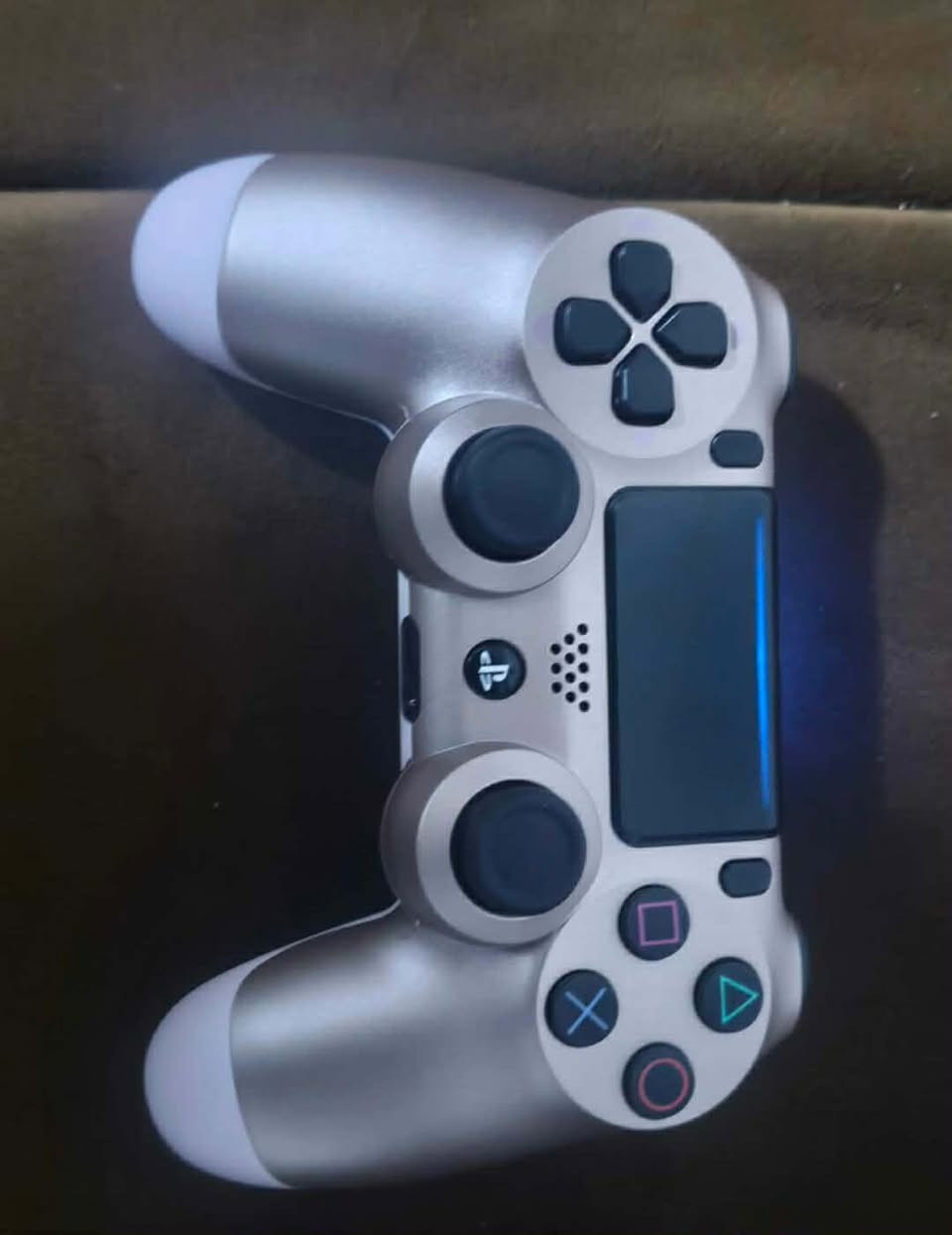 متوفر بلي 4 فات مهكر نظام 10:01 ويا يدتين مع العاب:
1-REsident Evil 7 
2- the last of us
3-pes 21 
4- كريتوس 
5-uncharted
وبعد هوايه العاب 
السعر 250 الف وبي مجال


**إذا كنت صاحب هذا الإعلان وتريد حذفه لأي سبب، رجاءا أرسل رسالة إلى الدعم الفني**