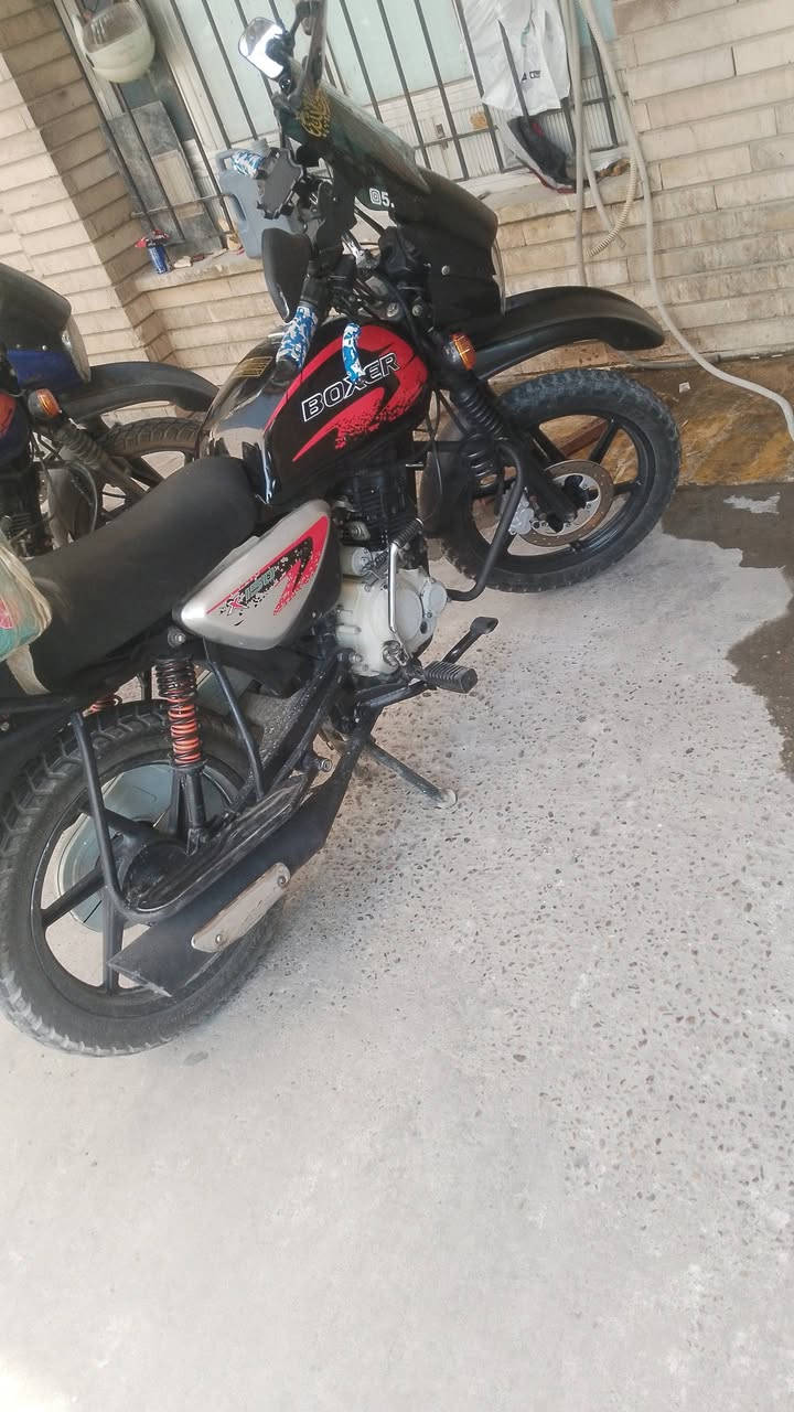 السلام عليكم دراجه بوكسر موديل 2021 دراجه حلوه ونظيفه اوراقها كامله 7 أوراق الدراجه رايديها بمليون و200 وبيها مجال واتساب *********** مكاني بغداد البياع
