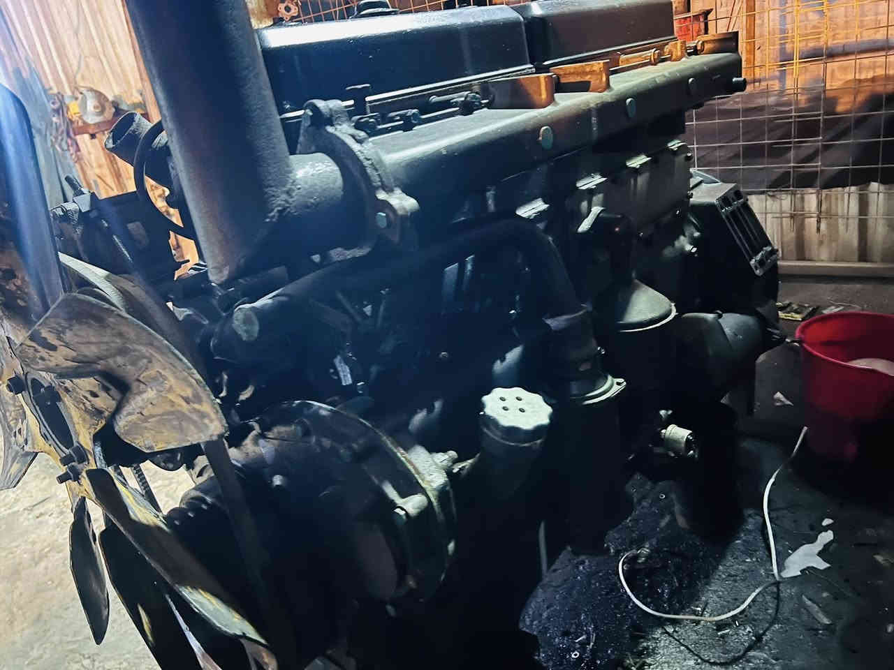 يوجد لدينا مولد كامل شتاير 24ولف توليد 250انجه بلادي شاصي عالي راديتر نضيفه 80‎%‎ شغاله وعلى الحمل استندر السعر60ورقه تحكم كامل كهربائي.  
مكينه 113بم 88تجفيت جديد بيرن بكت سايز 10بلاديه ع الشغل والحمل اليعر 50ورقه العنوان بغداد مدينة الصدر هـ***********صاحب المولدات اني مكلف ب نشر
