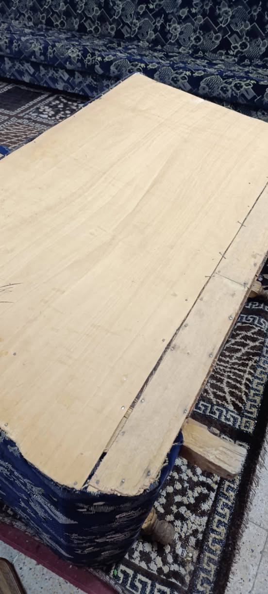 طخم نضيف 4قطع مع زاويه 
السعر 350 وبي مجال لطبين 
***********
