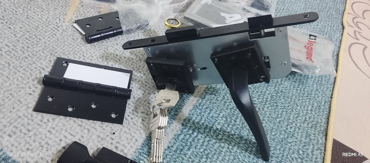 للبيع جدد مامستخدمات
كيلون اصلي ثقيل 
قفاله باب 
رزات 
يدات مال بيبان كنتور او كاونتر 
شارع الكهرباء قرب مكوى الأمير


**إذا كنت صاحب هذا الإعلان وتريد حذفه لأي سبب، رجاءا أرسل رسالة إلى الدعم الفني**