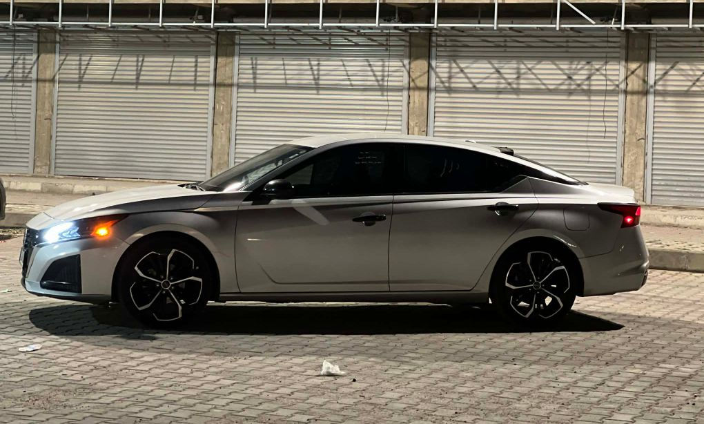 السلام عليكم ورحمه الله وبركاته 
نيسان التيما 
2023
  SR 
 صور السياره والسونار بالمنشور
بدووووون ايرباگ
بدووووون دواخل
رقم شاصي 1N4BL4CV6PN334602
• كشن كهربائي 6وضعيات
 • رادارات خلفية
 • رادارات جانبيه
رادار امامي
مكينه 2500 تنفس طبيعي بدون تيربو المرغوب  
 • تشغيل عن بعد + بصمة تشغيل بوب بصمة+تحديد مسار
 • كاميرا خلفية دواره 
 • تحكمات كاملة استيرن + تحديد سرعة
 • لايتات زينون +بلاد
كشنات جلد 
شفتات استيرن
سياره مابيهه نواقص جاهزه 
حادث سياره جاملغ و بونيد بدون اي دواخل بشرط 
بدوووووووون  ايرباگ
ترقيم جديد
 ماشيه 59 مايل
السعر 177 وبي مجال بسييط للشراي الجاد
مكانه ديالى خانقين
الخاص مفتوح
للاستفسار ***********
