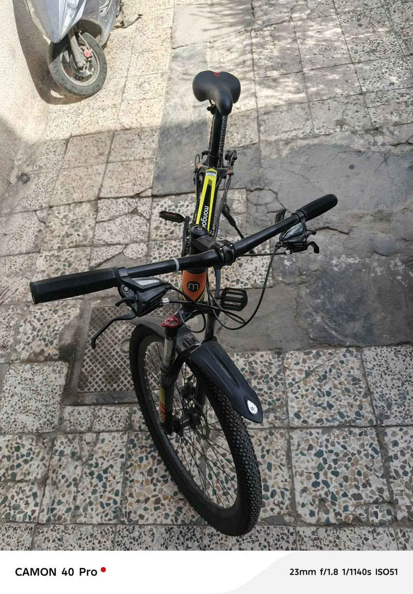 بايسكل من شركة Mongoose حجم 26 صار شهر من مشتري مرتين طالع بي نضيف مشتري دبلات امامي  هادوريلك كير شغال بريكات شغالة كامل عنوان بغداد الغزالية
***********
