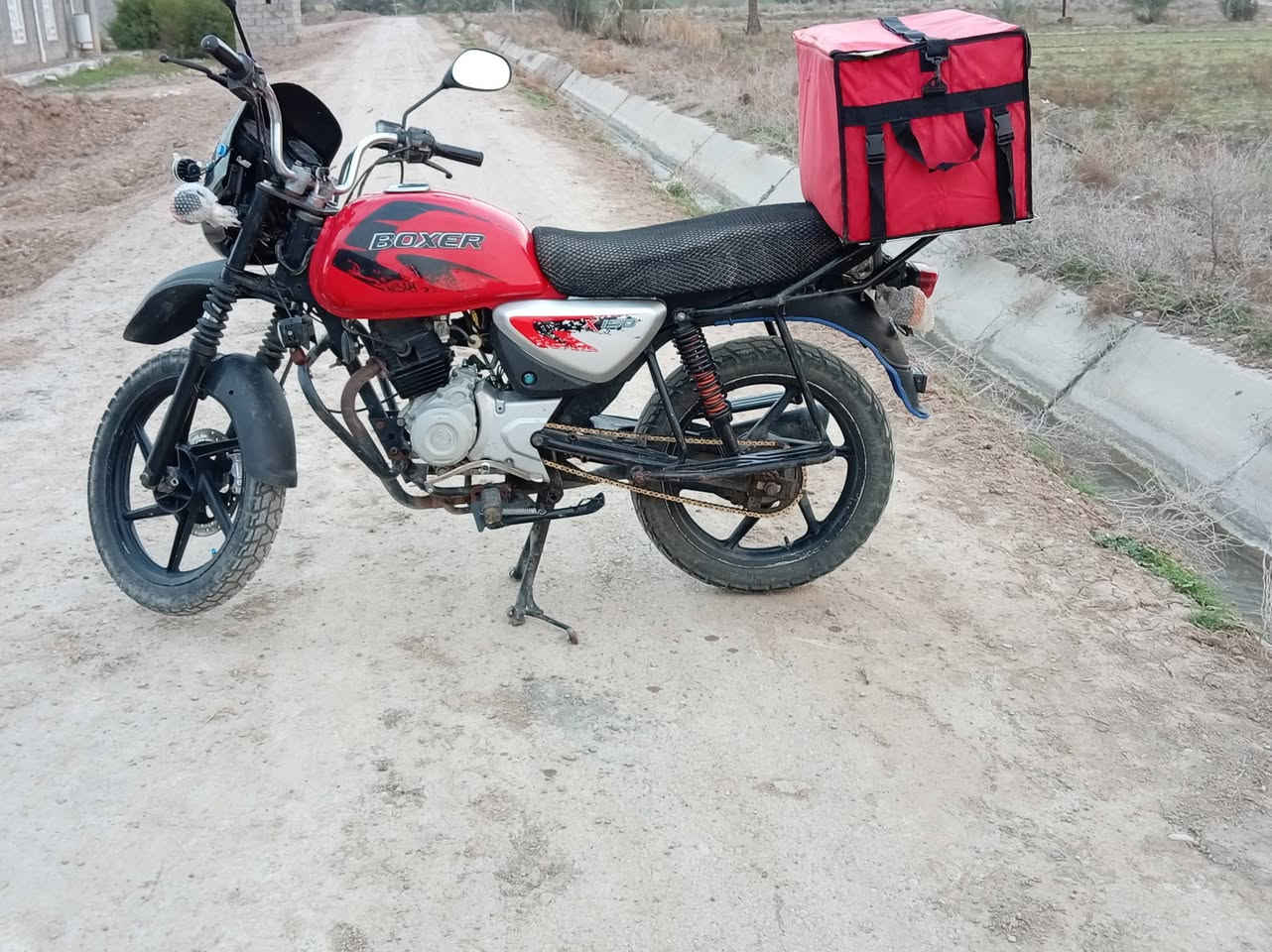 السلام عليكم بوكسر جبلي وراق كامله ماناقصه اي شي  الموديل 2020 المكان التاجيالسعر 1000000وبيه مجال  ***********
