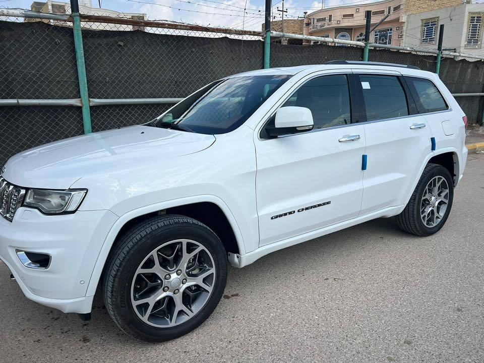 جيب اوفر لاند فول 1/1
الموديل 2021  (خليجي) . وكالت هارلم السياره 

اللون: ابيض 

المحرك : V6.  3.6L . 

العداد : 35000ميل

المواصفات:

*داخل قرميدي 

* دفع رباعي 4x4 . 

* رادار جانبي مع مانع تصادم .

* تحذير الخروج عن المسار 

* تحذير النقطة عمياء 

* شاشات خلفية . 3

*داخل جملي قرميدي المميز 

* نظام الاسطفاف الآلي (اوتو بارك) .

* ويل قياس 20 انج .

* سقف بانوراما . 

* شاشه كبيرة 8.4 انج . 

* نظام الخرائط (GPS) .

* نظام التعليق هوائي (جكات) . 

* ستيرن كهربائي . 

* المصابيح الأمامية زنون .

* كشافات الضباب زنون .     

* تشغيل عن بعد .

* صندوق كهربائي .

* حفظ وضعيات الجلوس (ميموري) . 

* المقاعد الأمامية كهربائية .

* المقاعد الأمامية تبريد وتدفئة .

* المقاعد الخلفية تدفئة .

* مشغل اقراص CD/DVD . 

* سستم صوت هارمون كوردون . 

* حساسات أمامية

* حساسات خلفية . 

* كاميرا خلفية .

* تدفئة ستيرن . 

* بخاخ ماء على المصابيح الامامي.

* المرايا الجانبية قابلة للطي .

* مرايا متحسسه للضوء العالي . 

* مانع تصادم خلفي .

* بلوتوث تلفون . 

* محدد سرعة . 

* نظام التشغيل والاطفاء الاوتوماتيكي ( Auto Start System ) .

* نظام بريك اوتماتيكي ( Auto Break System ) .

السعر 35000$

للتواصل :-***********
