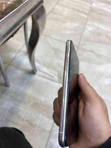 ايفون 11برو فقط 
ذاكره 256
بطاريه 75
الجهاز مثل ما موضح مكسور ضهره ومستبد 
شاشه نوعيه حلوه كلش 
اي مشكله ما بي كامل مكمل 
للبيع فقط السعر 200
مكاني شهداء للتواصل ***********
