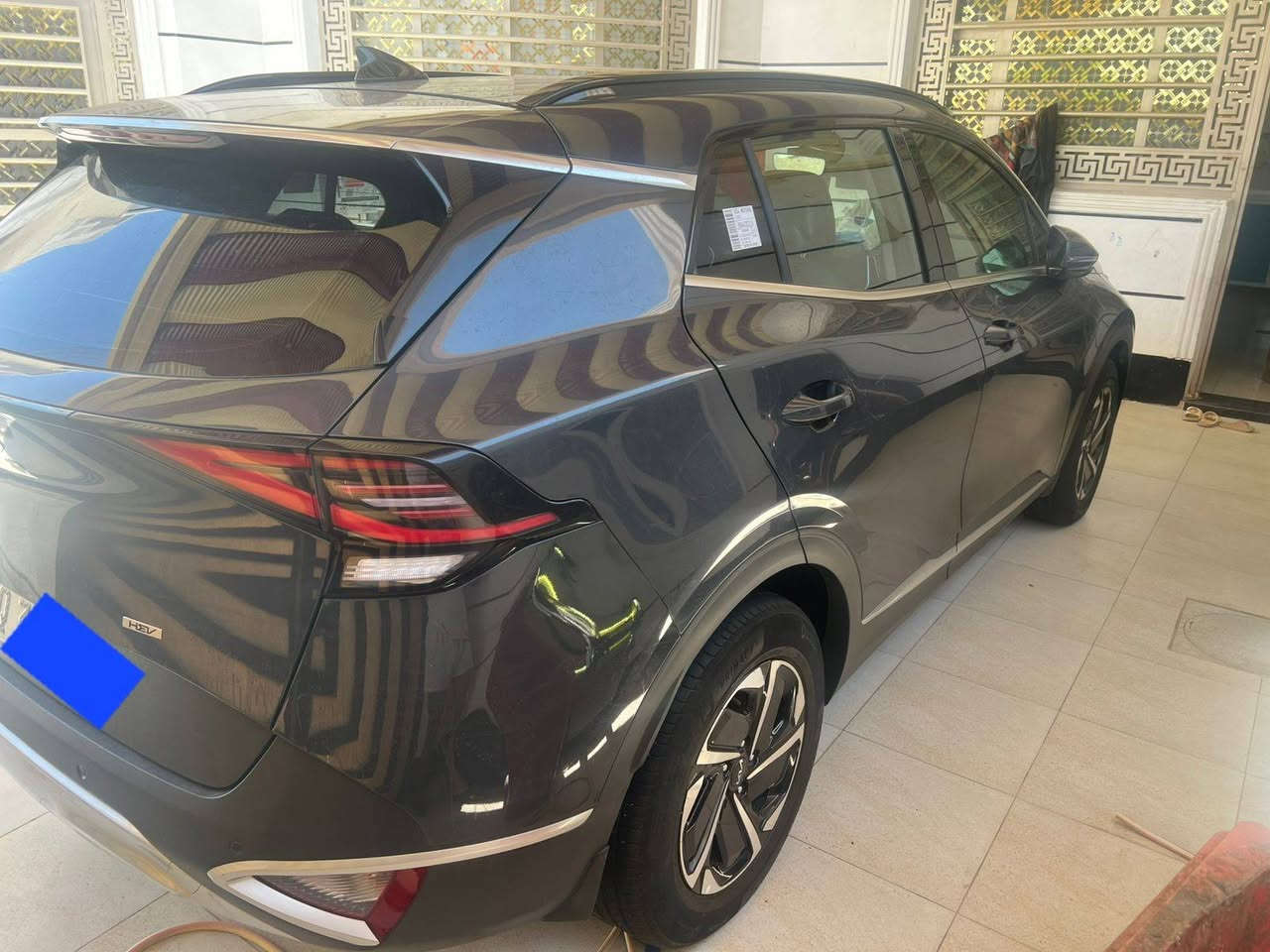 كيه اسبورتج 2025 زيرو
السياره استلام مصرف راعيها مايسدد 

Hybrid بانوراما – المواصفات

⚙️ المحرك والأداء:

محرك 2000 CC DOHC اقتصادي هايبرد.

ناقل حركة أوتوماتيك 6 سرعات

فتحة سقف بانوراما واسعة.

شاشة كبيره

شاشة عدادات رقمية متطورة.

 كرسي كهرباء للسائق والجهة الثانية .

تحكم كامل من الستيرن (بلوتوث، مثبت سرعة، أوامر صوتية).

إضاءة محيطية داخلية LED.

بصمة تشغيل + بصمة دخول ذكي.

صندوق كهرباء خلفي.

Two Color (داخلية/خارجية مميزة).

🛡️ أنظمة الأمان:

حساسات أمامية وخلفية + حساسات 360 درجة.

كاميرات محيطية عالية الدقة.

نقاط عمياء + إشارات بالمرآة الجانبية.

رادار أمامي مع تنبيه مغادرة المسار.

المحافظة على المسار + مساعد القيادة.

فرامل ABS + مانع انزلاق + أوتو هولد.

المظهر الخارجي:

أضوية أمامية وخلفية LED كاملة.

العجلات 19
استفسار اتصل ***********
