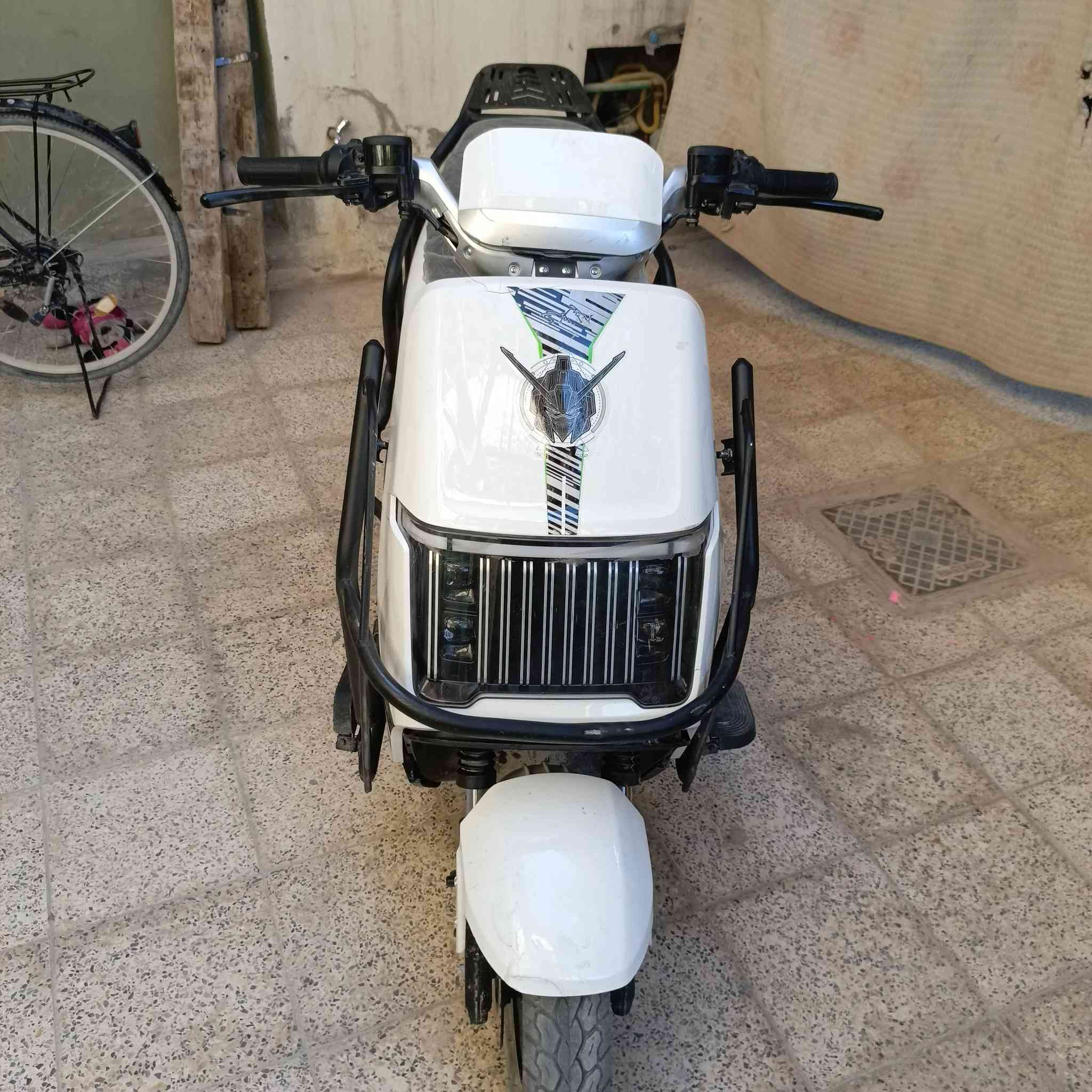 دراجة شحن البيع اصولي مكاتبه وكيل السعر 700بي مجال قليل الدراجه بيها ضرر بل كفر لامامي و جاملغ قليل شرط ما صار لها شهر طلعت من لوكيل بس بسبب لوكعه كفراتها اتضررن لهذه سبب البيع لاستفسار ***********
