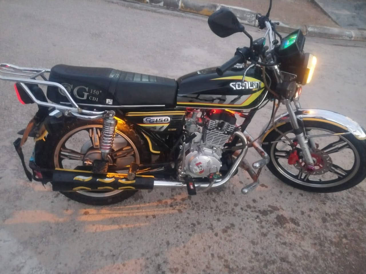 *********** السلام عليكم معروضه دراجه للبيع 2023 شكل 2024 واراوس حسب القناعه الاستفسار خاص مفتوح
