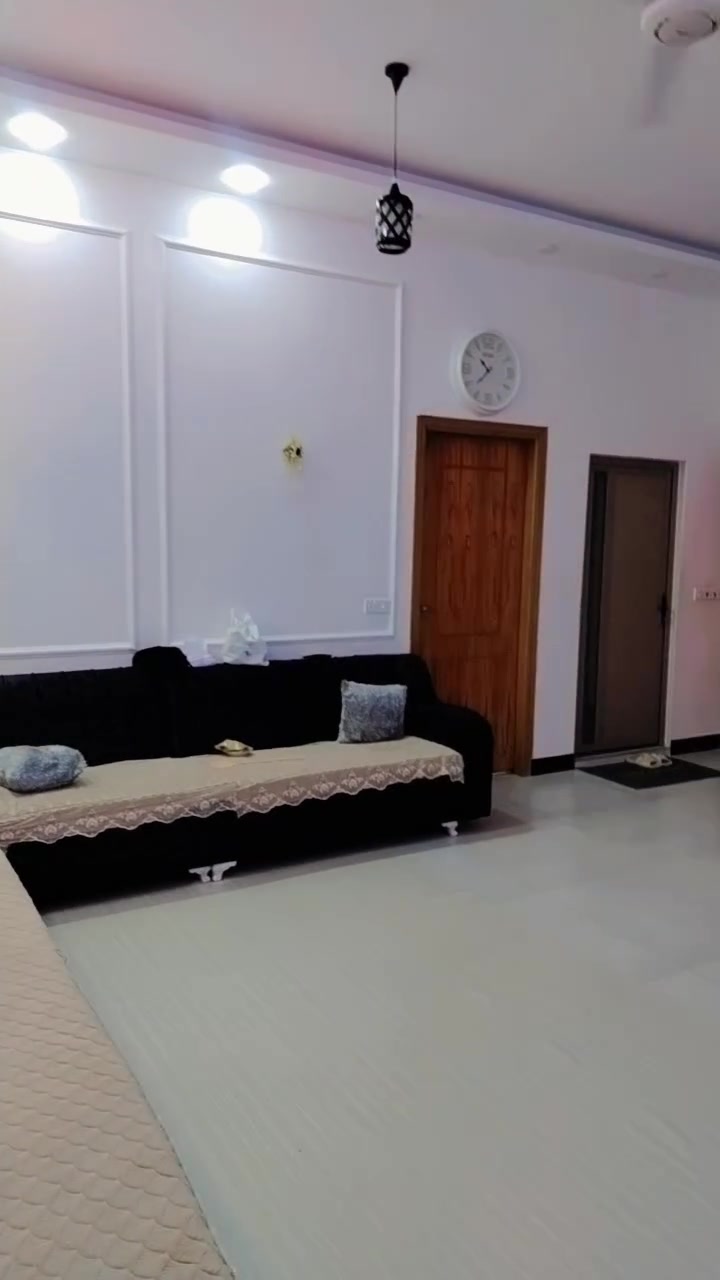 بيت 🏫 للبيع طابقين مقاطعه 830حي النورثالث بيت ع شارع 60اول فرع بالماقطعه مساحه 200متر سنه لبناء نهاية 2025 طابق الأول طابوق يحتوي. على 
غرف منام عدد 3
صاله. ديوانيه. مطبخ 
صحيات خارجيه. داخليه! 
الطابق الثاني درج خارجي 
نظام الطابق الثاني شقق عدد2 كل شقه معزوله ع ثانيه
الشقه الأولى غرفه منام صاله مطبخ صحيات جاهزه 
الشقه الثانيه هيكل فقط تحتاج تشطيب تحتوي على غرف منام عدد 2صاله مطبخ. صحيات السعر متواجد واتساب أو إتصال ع الرقم التالي ***********
