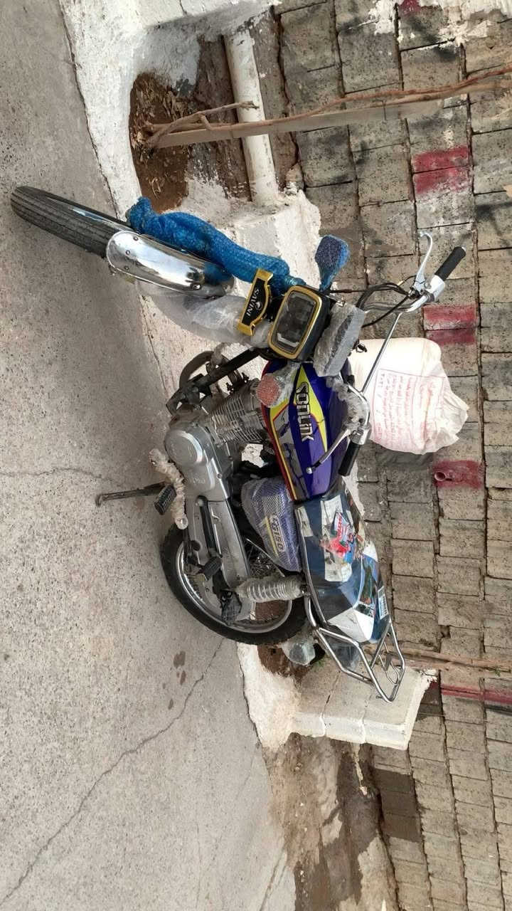السلام عليكم دراجه للبيع موديل ٢٠٢٣ ايه عيب ما ابي  سعر ٤٥٠   ***********
