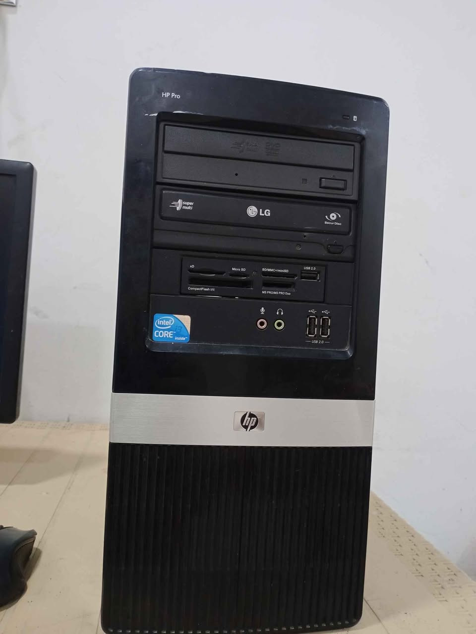 السلام وعليكم 
للبيع كمبيوتر من شركة hp نظافة 100 %

   الى اصحاب العمل المكتبي و الدراسي 
     و الى اصاحب الكيمنك و المونتاج 
     و الى اصحاب المشاريع الهندسية 

      (( السعر 190 الف و بي مجال ))

(( مكاني محافظة البصرة منطقة الحيانية ))

             (( توصيل ما عندي ))

   (((ملاحظة المعالج من الجيل الثالث )))
المواصفات /

CPU : Core i3 (TM) 3220 3.30 GHz

RAM : 8 GB DDR3 2×4 1600 mzh

GPU : NVIDIA GeForce GT 730 4GB

الذاكرة التخزينية :- 
SSD 120 GB + HDD 320 GB 

مجهز بنظام Windows 11 pro
اخر اصدار 25H2
+ تفعيل النظام ( تفعيل رسمي )
 ملاحظة / الكمبيوتر سستم و كاملة من دون اي نقص 
و مجهزة بمكتبة خاصة بالبرامج 

الملحقات /

1 _ شاشة اصلية من شركة LG بحجم 19 بوصة
  FULL HD 60 HZ  
2_ كيبورد  + موس + سماعات 
+ كيبلات التشغيل و كيبلات نقل الصورة 
+هدية اصبع واي فاي 

               (( السعر 190 الف و بي مجال ))

للاستفسار / 
اتصل على ***********
او راسلني خاص 
((مكاني محافظة البصرة منطقة الحيانية )) البصرة, العراق
