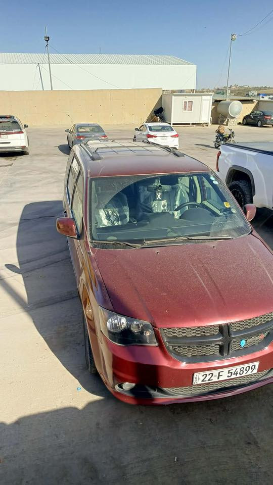 سلام عليكم 
يا الله دوج كرفان 2017
4قطع تبديل جاملغ امامي الايمن و الايسر 
ولبنيد وباب السائق تبديل وكالة 
حادث امريكي جاملغ خلفي 
كشنات سياحي جلج +مخمل 
بيبان كهرباء صندوك كهرباء 
السعر 135 وبيهة مجال 
اكو سونور بل منشور مال شواصي
الصدر الامامي تعبان 
ومكينة بيهة تبخير بل صلنصة 
***********
