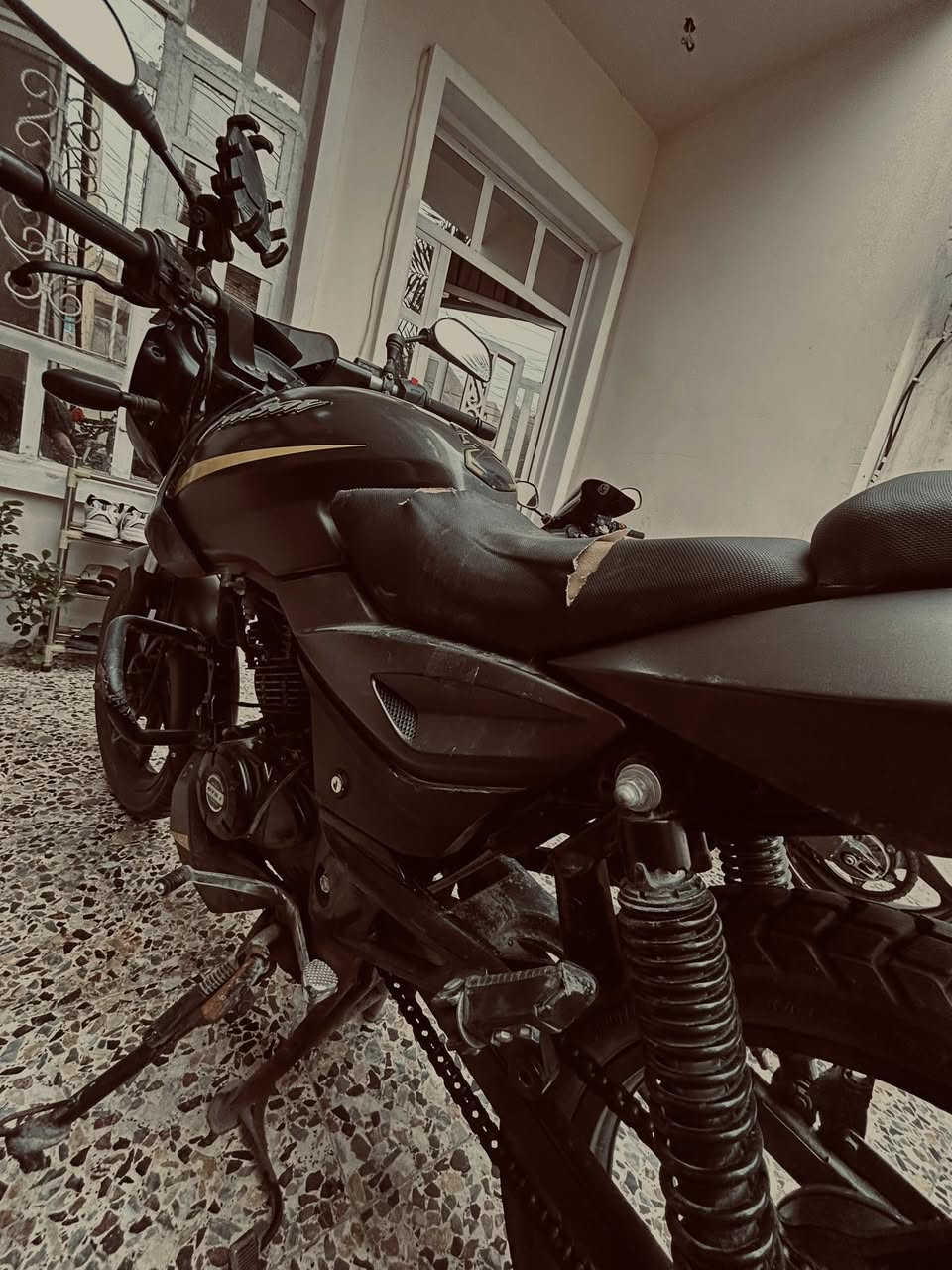 دراجه بولسر للبيع موديل ٢٣ رقم بغداد بسمي ماشيه ٢٤ الف مكاني بغداد حي الجهاد بيه النمره الثانيه ما تشتغل بس المكينه ما مفتوحه بلاديه كلشي ما بيه رايده ب مليون ٦٥٠ رقمي ***********
