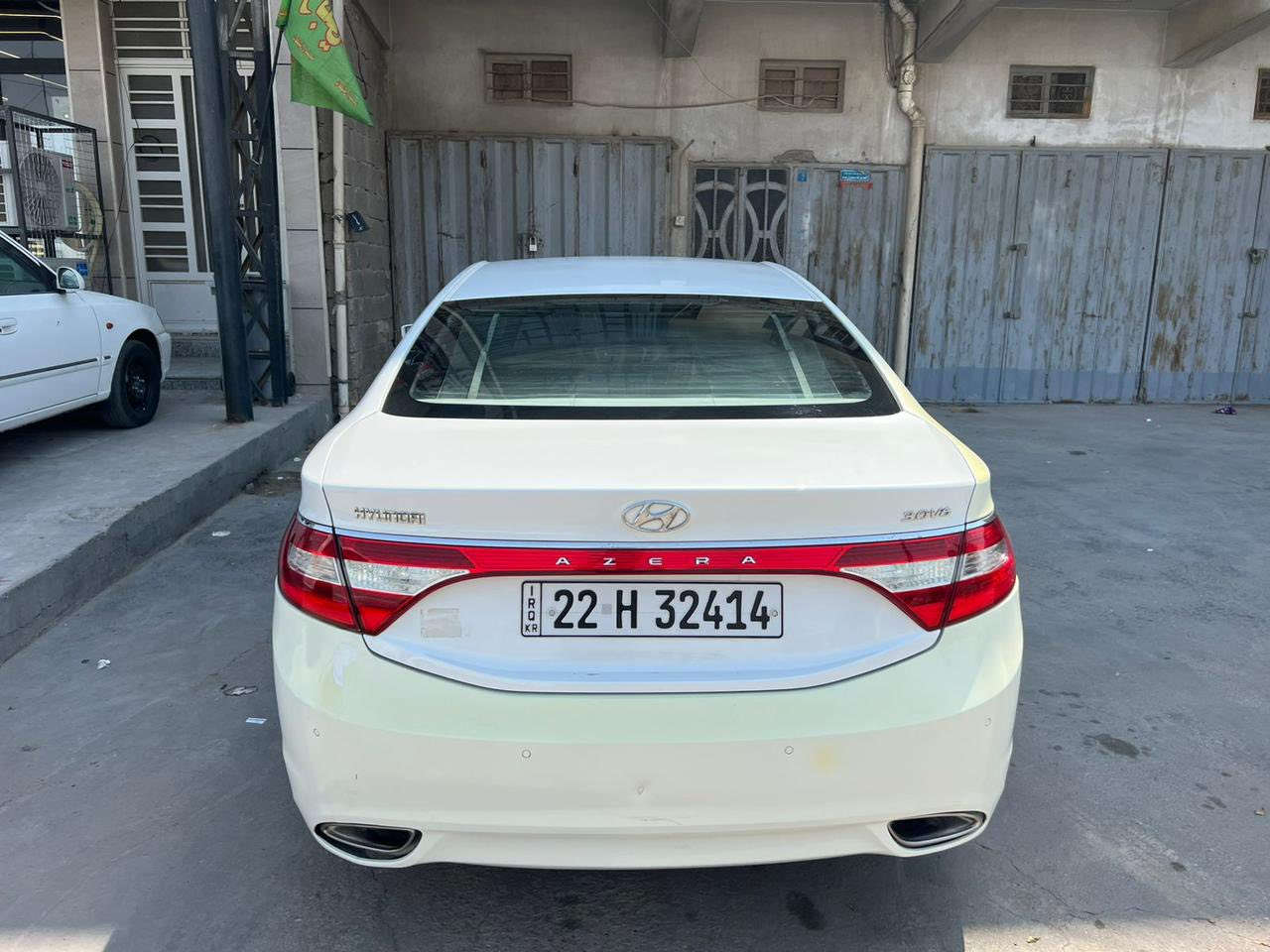 ازيرا 2013 للبيع خليجي السيارة بيهة قطعتين صبغ ، باب وجاملغ خلفي مثل ما موضح كدامك 
سيارة مناقصهة شي تبريد كير مكينة 
كشنات جلد . مري شفط . مكينة 3000 وباقي المواصفات 
سيارة بأسمنة تريد تحويل تريد وكالة 

السعر 110 . مكانهة بغداد البنوك / هـ ***********
