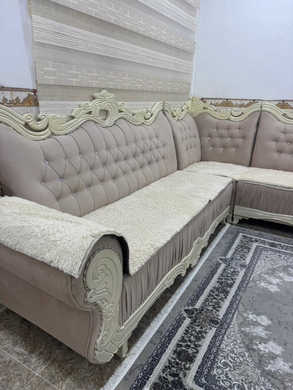ديوان تفصال خشب اسود .الرقم*********** للحجز خاص
